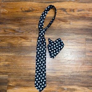 Stacy Adams Black & Silver Tie and matching Handkerchief